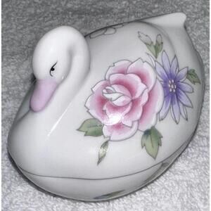 Heritage Grandmother's Treasures Swan Ceramic Music Trinket BoxFloral/Flowers